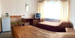 Гостиница Белореченск Белореченск Двухместный номер с 2 отдельными кроватями и балконом-1